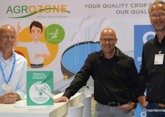 René Gipmans of Gipmans Planten visiting the stand of Werner van Mullekom and Cees de Haan of Agrozone